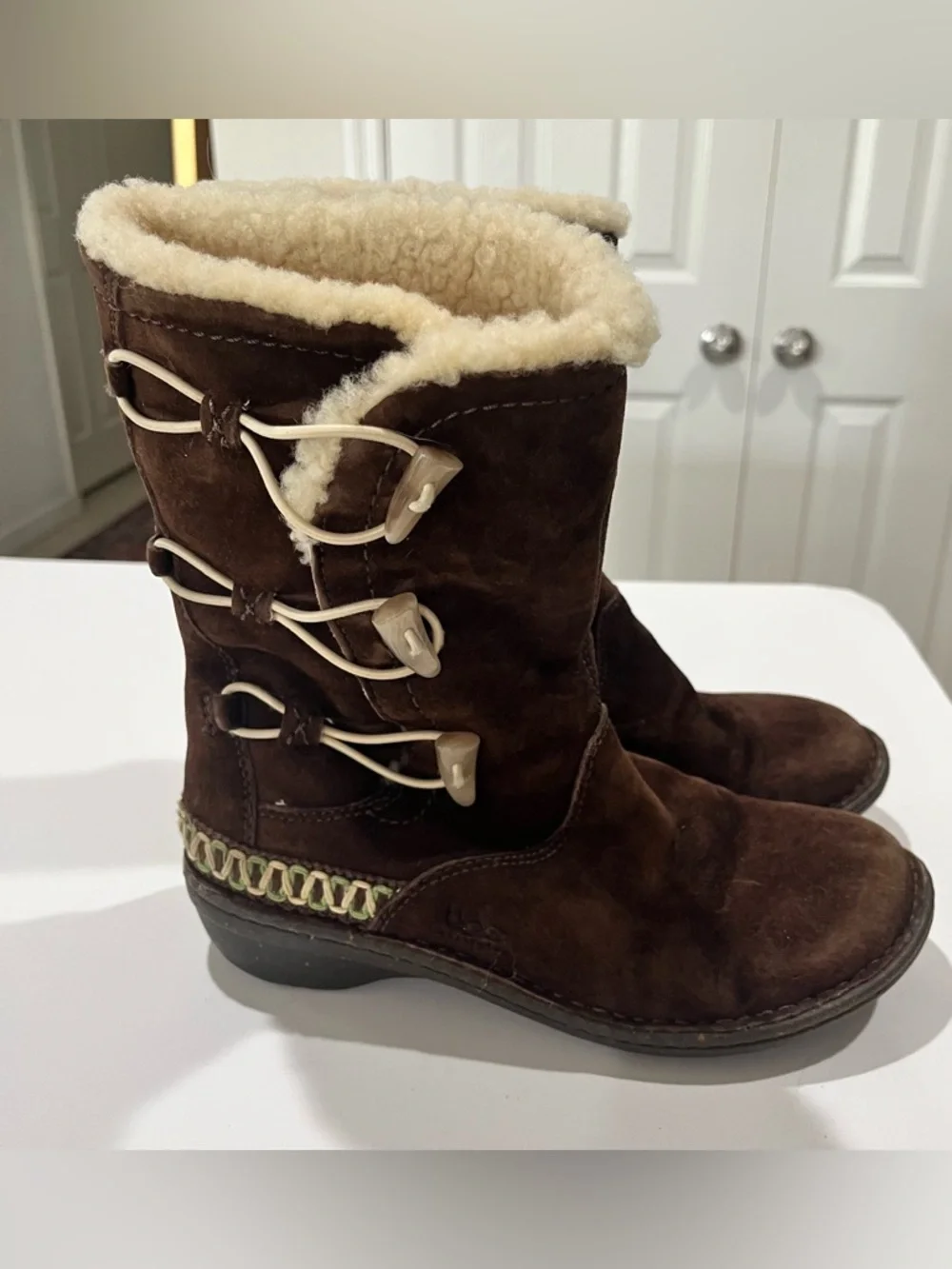 UGG Australia Women’s Kona Toggle Suede Winter Boots Brown Size 8